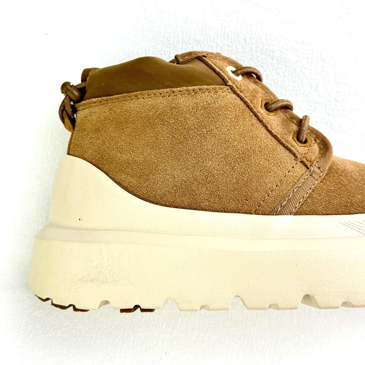 Local 💰600 [Wang Yibo's same style 3991UGG waterproof Tasman high top] The upper is made of high-mercerized cow suede, with fine texture and good gloss, non-currency cow suede! The outsole is made of a combination of injection molding and IP foam (referred to as the original sole). It requires multiple processes and high costs. It is lightweight and feels better on your feet. It is a one-piece, ready-made outsole that is not a currency! Sheep fur lining, warm and skin-friendly size: 35 36 37 38 39 40 41 42 43 44 45